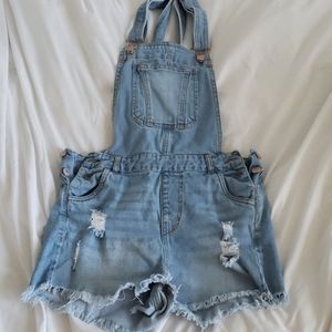 Boutique brand "love tree" denim overall shorts wo